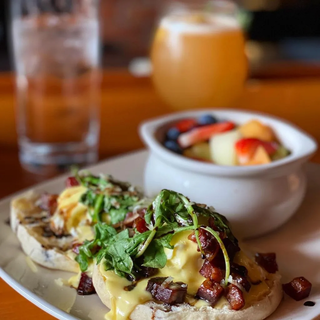 El Moro sign on Main Avenue